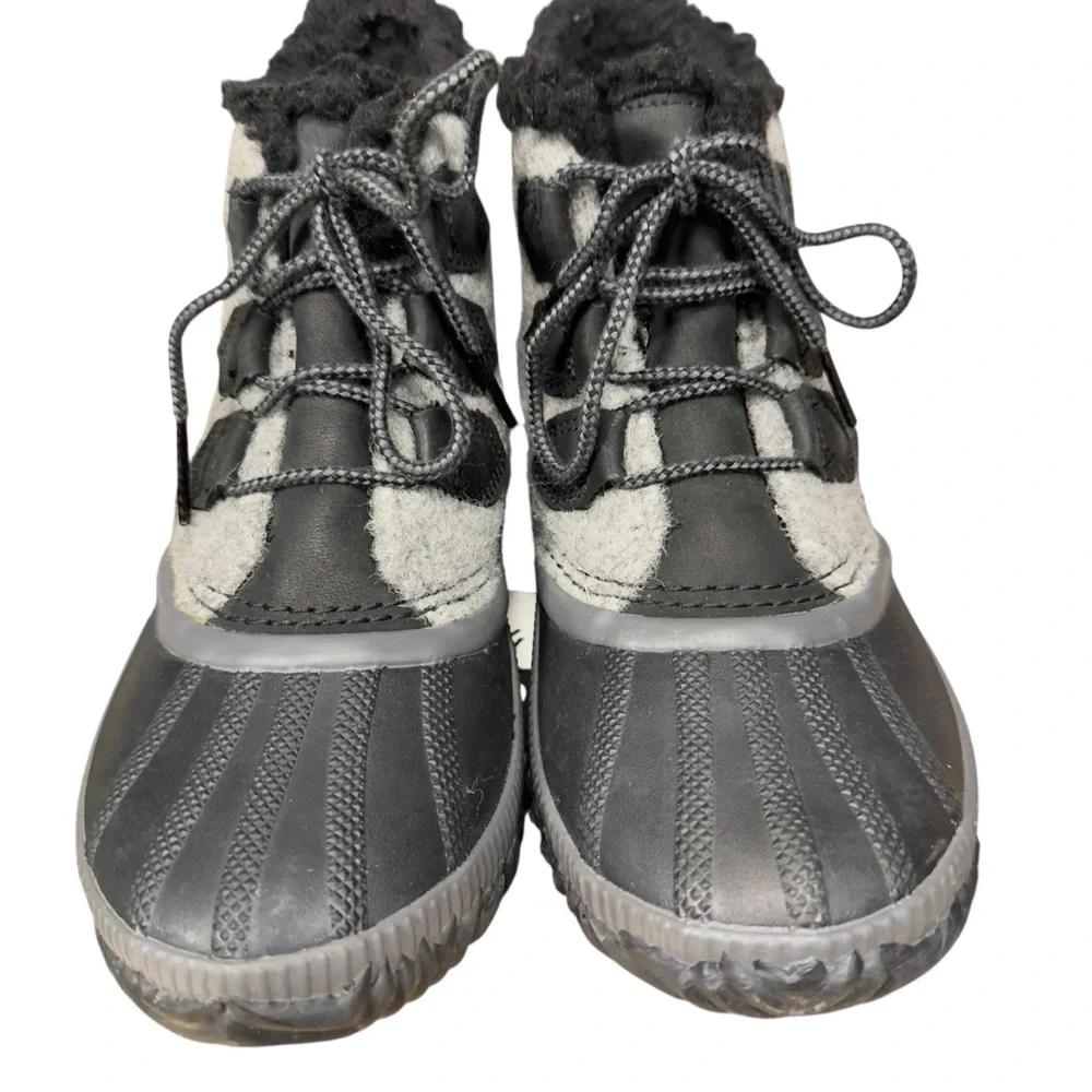 Sorel Black and Gray Women’s Snow Boots - Picture 4 of 5